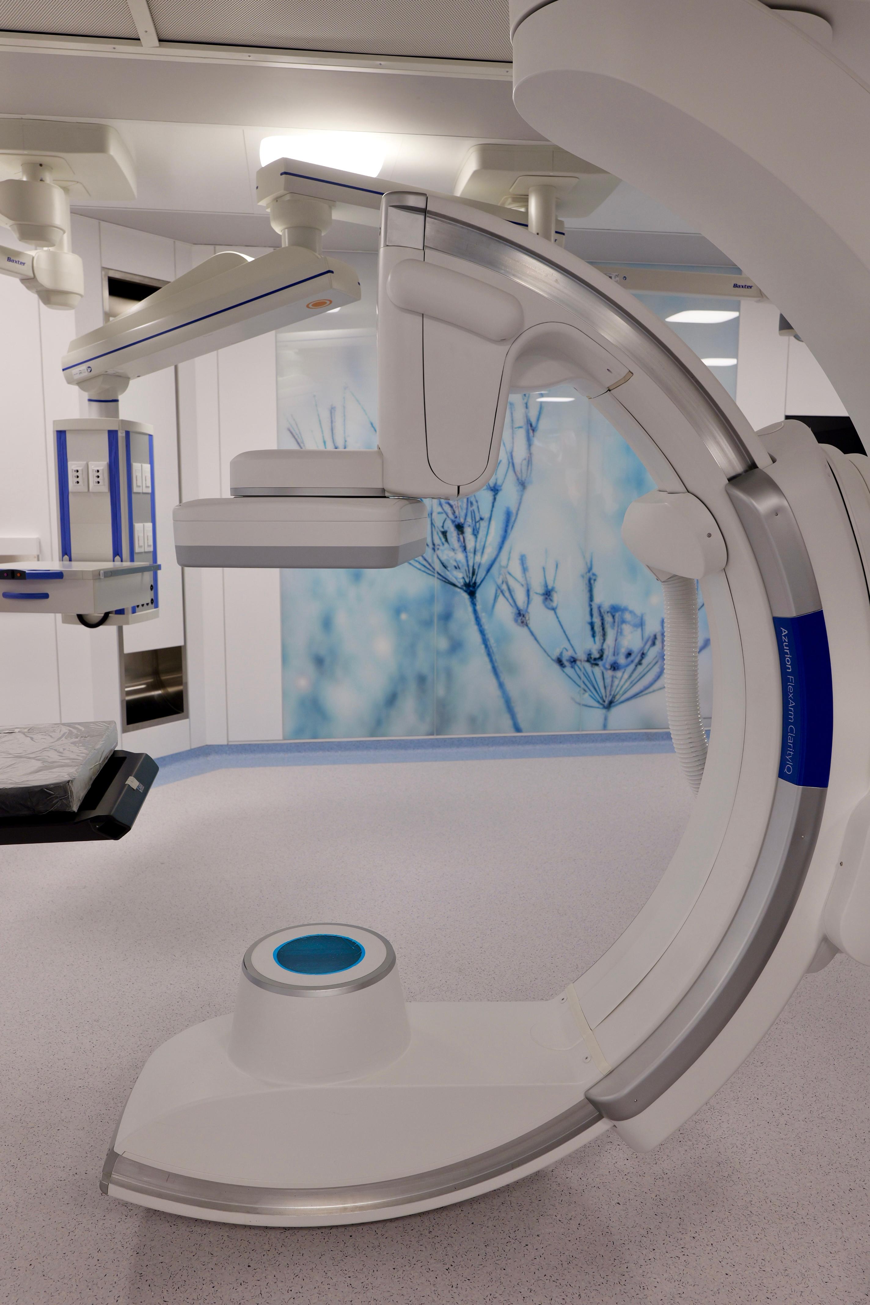 Galleria POLICLINICO DI FOGGIA, EMILIANO E PIEMONTESE INAUGURANO IL NUOVO BLOCCO OPERATORIO: 6 NUOVE SALE DI ULTIMA GENERAZIONE PER CARDIOCHIRURGIA, NEUROCHIRURGIA E RADIOLOGIA INTERVENTISTICA. - Diapositiva 8 di 22