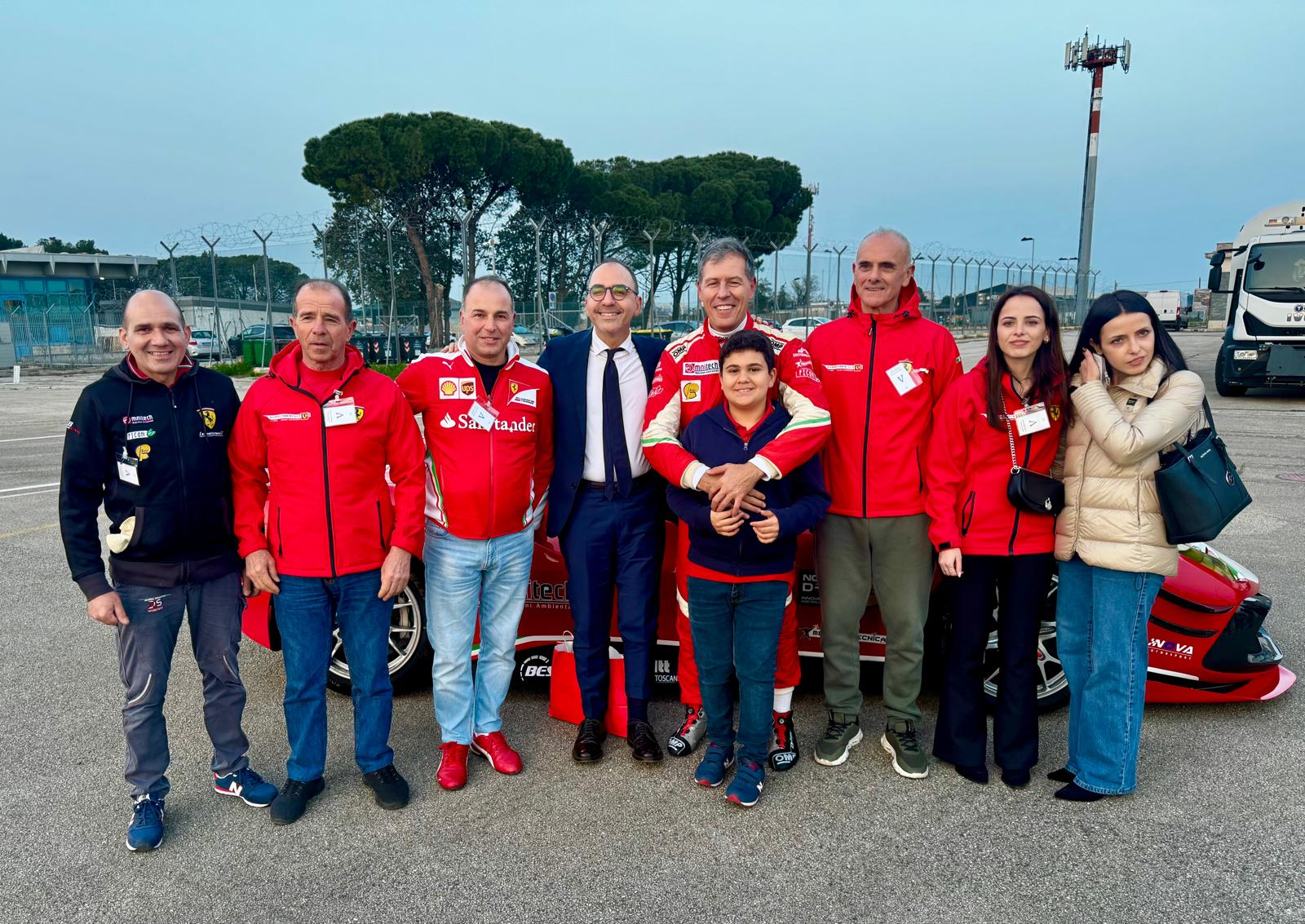 Galleria Test Ferrari ad alta velocità sulla pista dell'aeroporto di Foggia - Diapositiva 8 di 8
